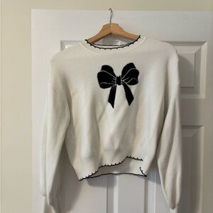 Chic White Top with Black Bow Accent